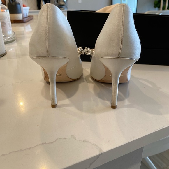 Badgley Mischka Theory Pump in Soft White - Picture 11 of 14